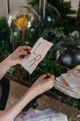 Detalle para testigos de boda personalizado (letra bordada a mano)