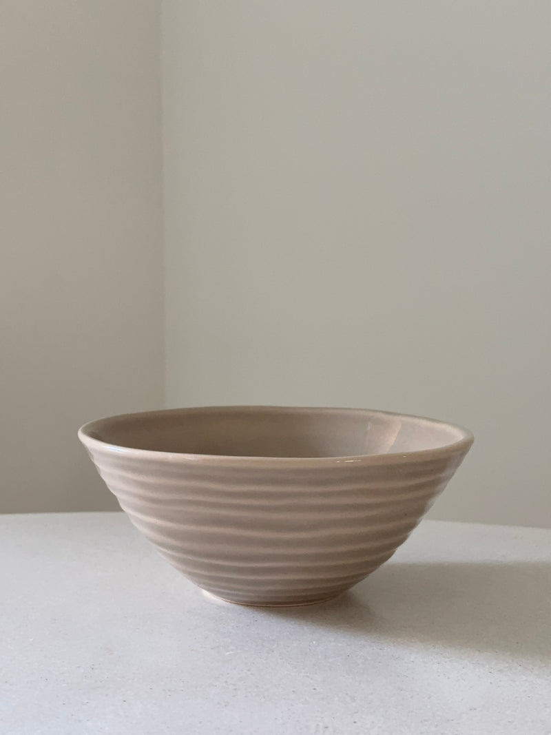 Cuenco rayas en relieve color topo