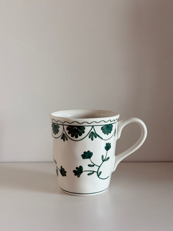 Taza con dibujo flores verde