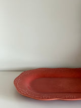 Fuente teja con detalles en relieve