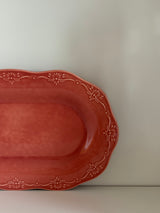 Fuente teja con detalles en relieve